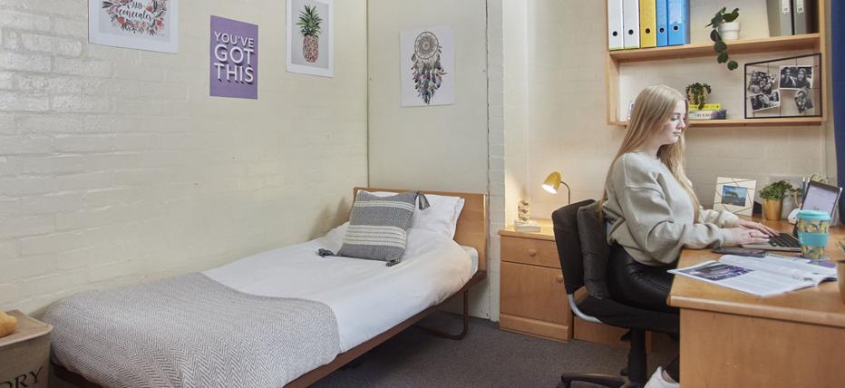 Darwin College standard bedroom
