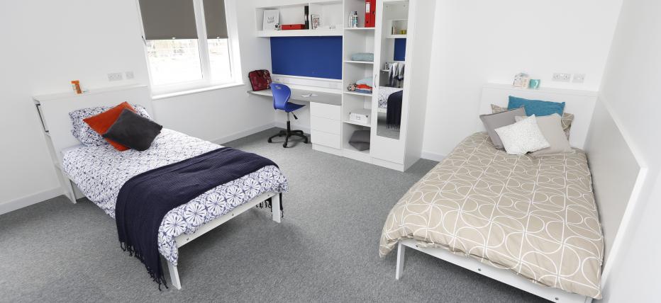 An interior shot of a twin bedroom on college lane campus