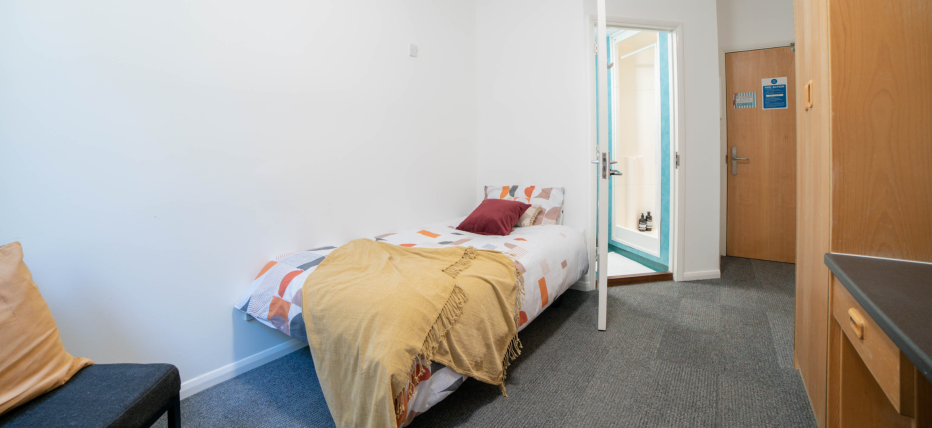 Shaw House offers both en-suite and standard rooms.