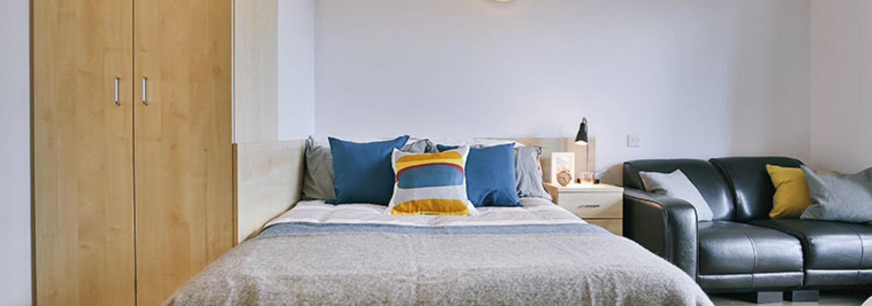 Platinum En Suite Bed and Sofa 